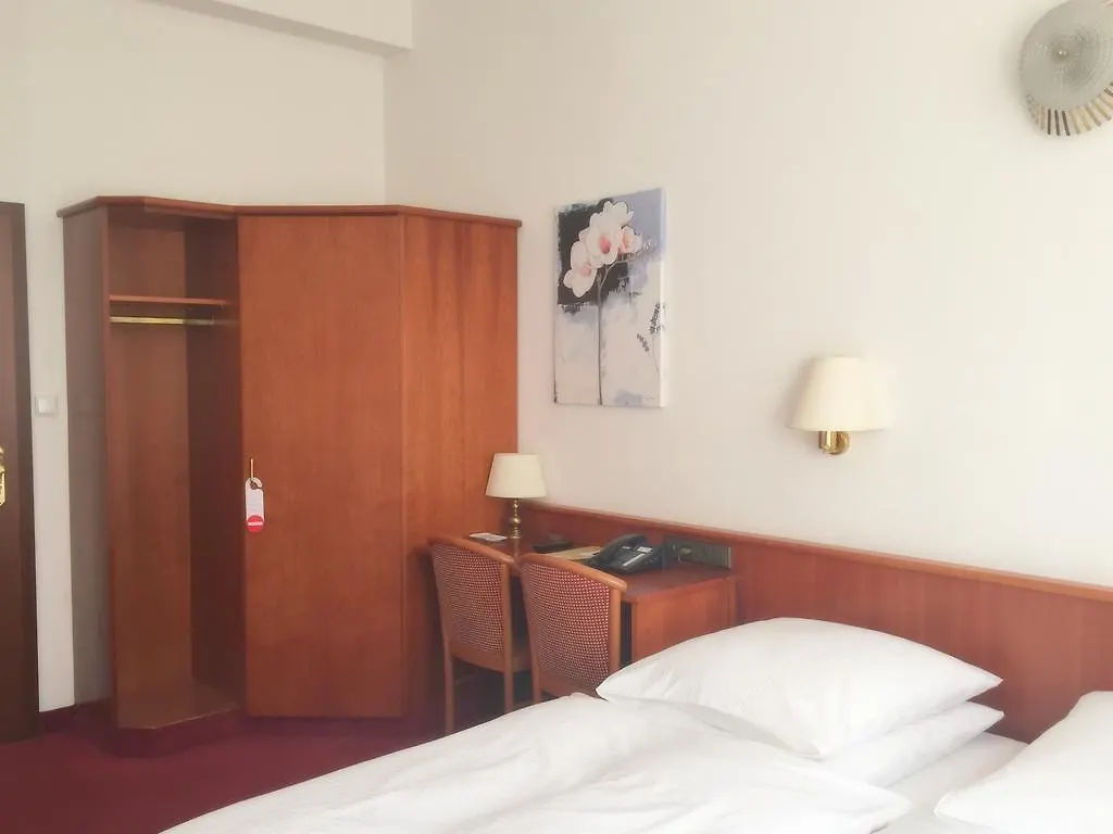 Hotel Bismarck Duesseldorf  Дюссельдорф