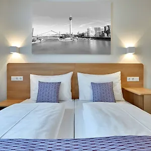 Отель Mcdreams Duesseldorf-city